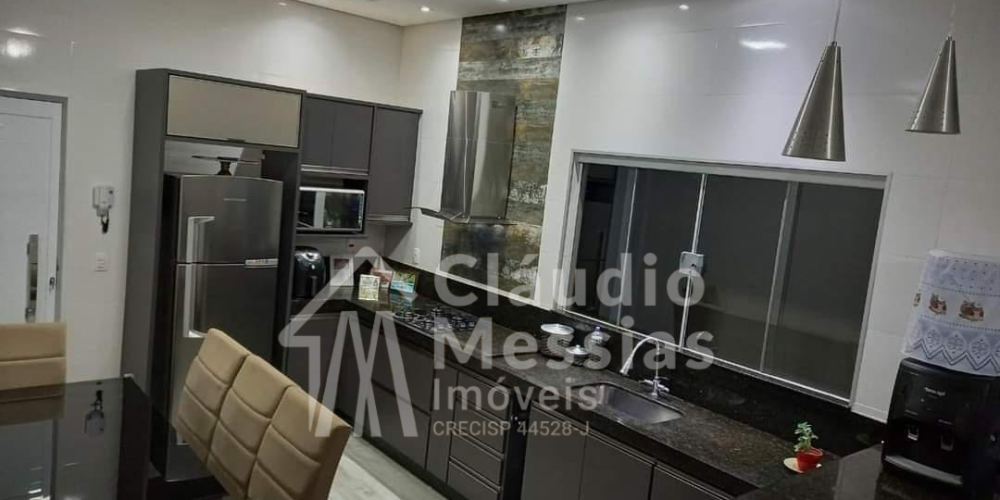 CAC00986-B489-42D5-AC04-D78401FBAD6F